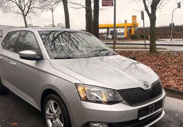 Skoda Fabia 48.000 km 9.999 &euro; Köln 51107