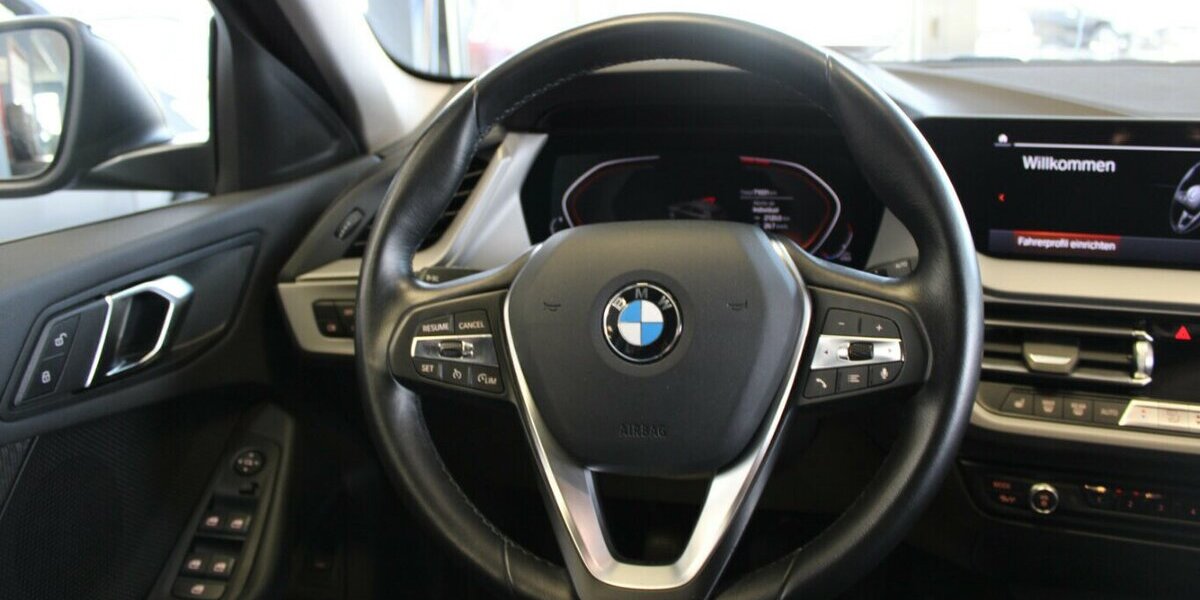 BMW 118 118d Advantage - FAHRSCHULWAGEN - 71.030 km 20.980 &euro; Euskirchen 53881