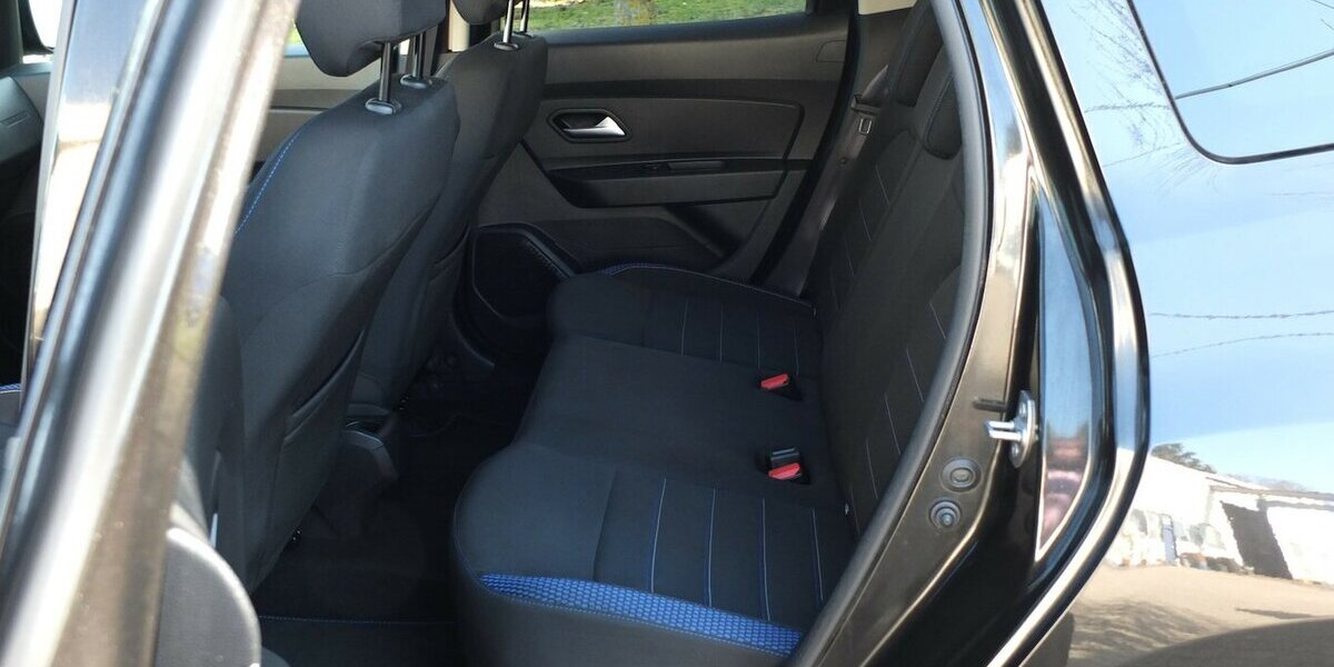 Dacia Duster II CELEBRATION HYBRID NAVI KAMERA 17 ZOLL 63.155 km 12.704 &euro; Köln 50858