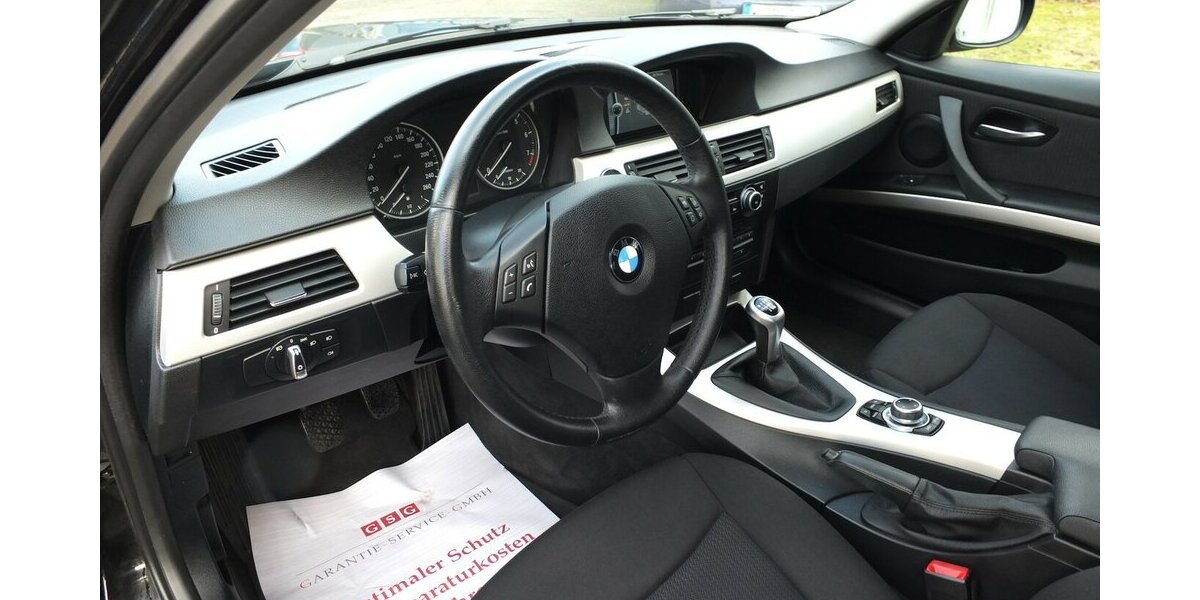 BMW 320i NAVI XENON PDC GARANTIE AHK BLUETOOTH 139.715 km 8.708 &euro; Köln 50858