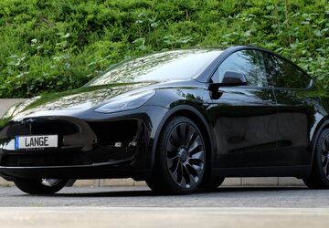 Tesla Model Y 59.632 km 42.600 &euro; Köln 50996