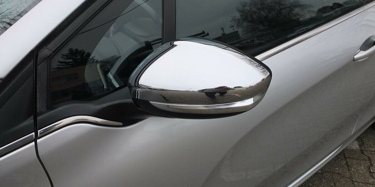 Peugeot 208 1.2 PURE TECH ALLURE KLIMAPDC SHZ SPORT LMF 98.599 km 7.704 &euro; Köln 50858