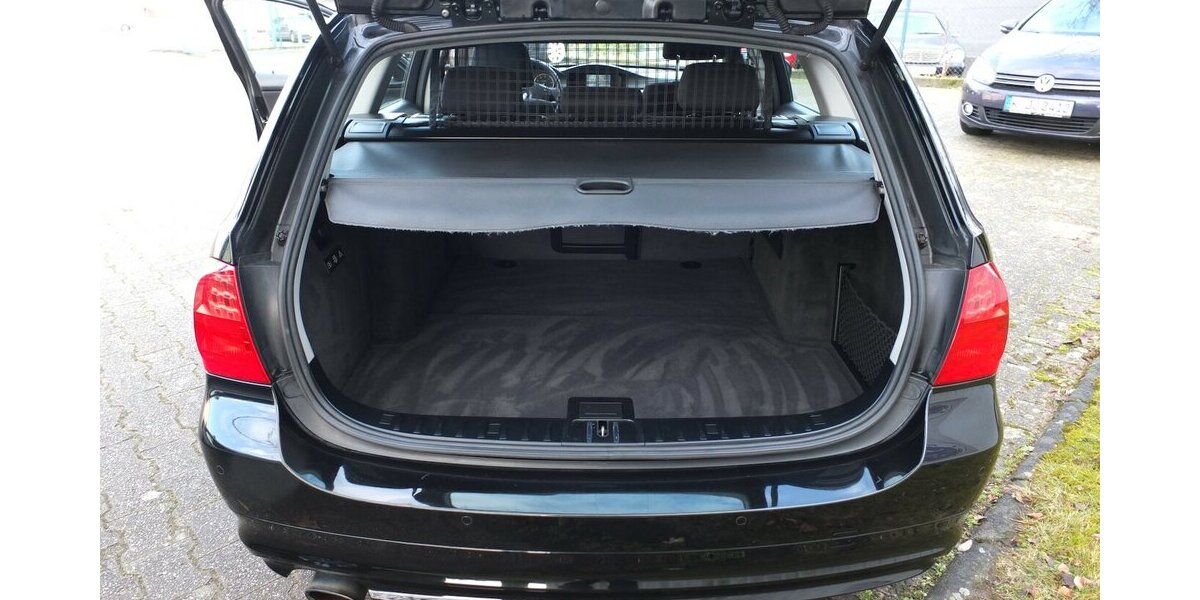 BMW 320i NAVI XENON PDC GARANTIE AHK BLUETOOTH 139.715 km 8.708 &euro; Köln 50858