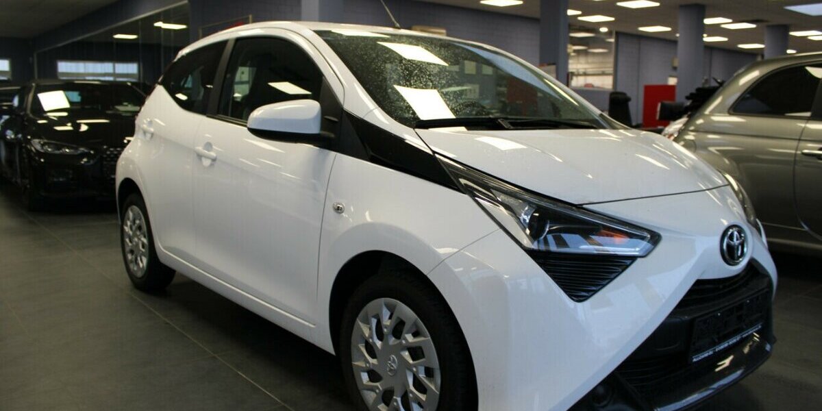 Toyota Aygo 1.0 x-play 79.413 km 9.980 &euro; Euskirchen 53881