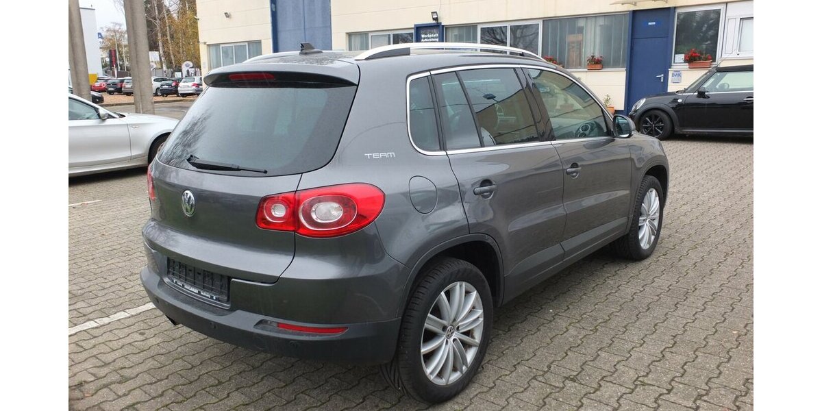 VW Tiguan TEAM orig.ATM ca 52 tkm XENON AHK PARKPILOT 112.432 km 10.450 &euro; Köln 50858