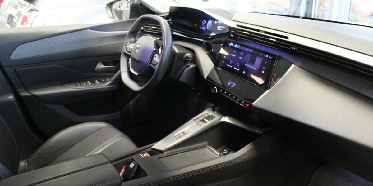 Peugeot 308 SW Hybrid 180 e-EAT8 Allure 87.708 km 18.980 &euro; Euskirchen 53881