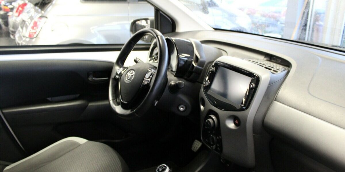 Toyota Aygo 1.0 x-play 79.413 km 9.980 &euro; Euskirchen 53881