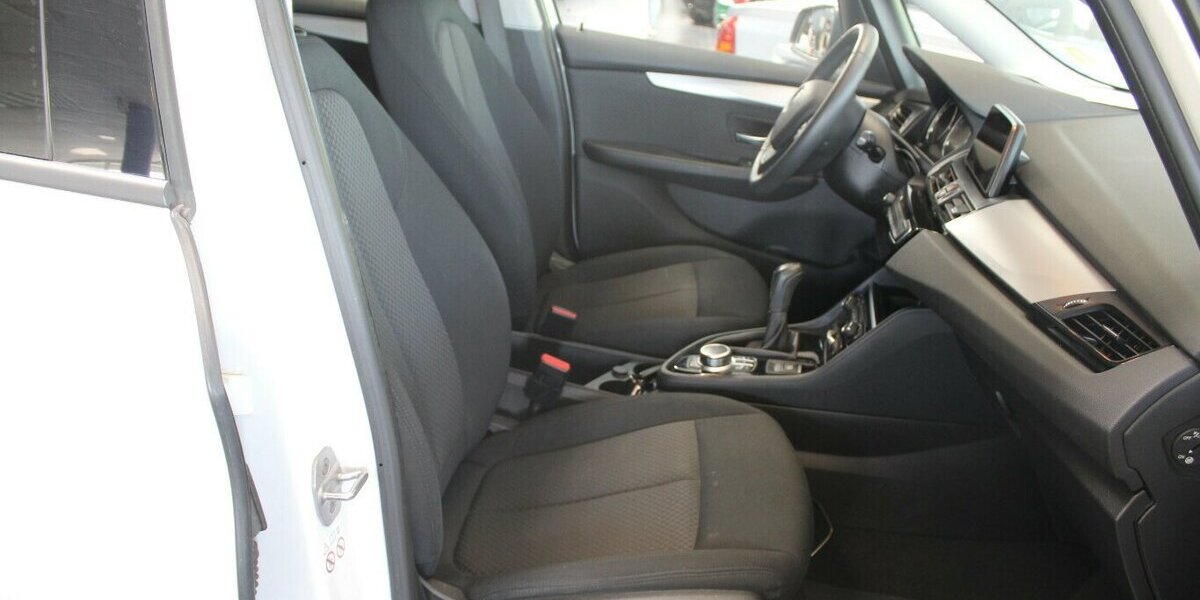 BMW 216 216i Active Tourer - Navi - SHZ - PDC - 1.HAND 61.830 km 15.480 &euro; Euskirchen 53881