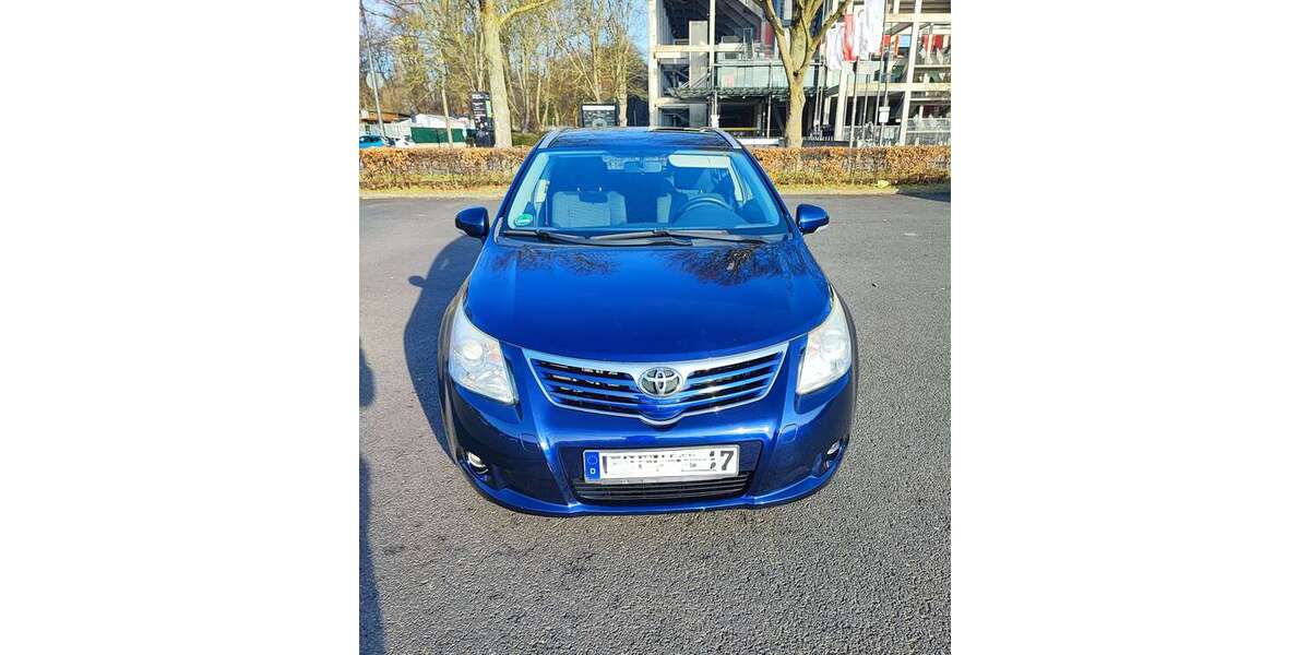 Toyota Avensis 164.600 km 6.900 &euro; Köln 50933