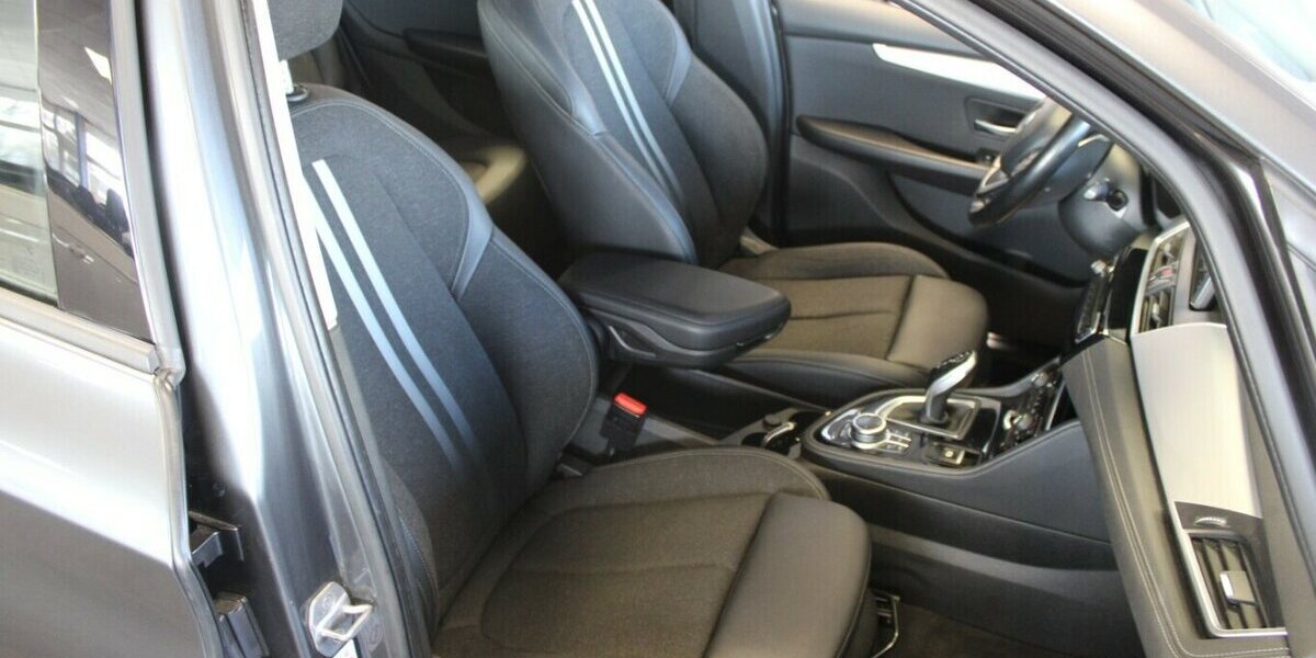 BMW 220i Gran Tourer Aut. Sport Line - 7-Sitzer - 106.315 km 18.480 &euro; Euskirchen 53881