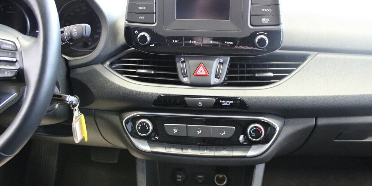 Hyundai i30 Kombi 1.0 T-GDI DCT Select 42.180 km 16.980 &euro; Euskirchen 53881