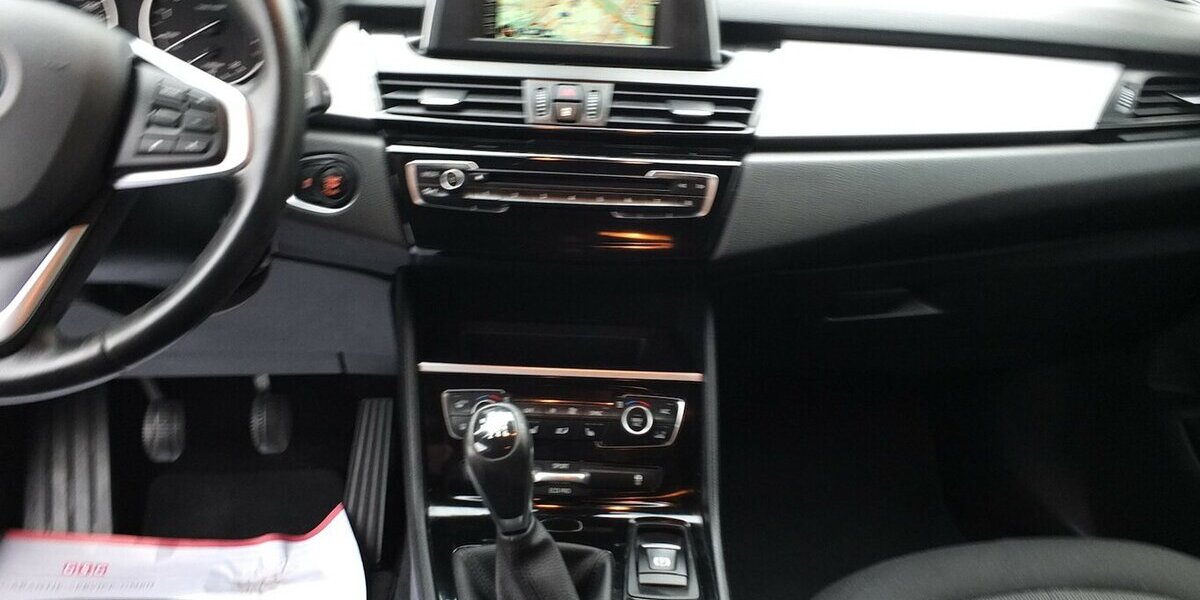 BMW 218 Active Tourer ADVANTAGE NAVI PARKASISSTENT SHZ 124.575 km 10.900 &euro; Köln 50858