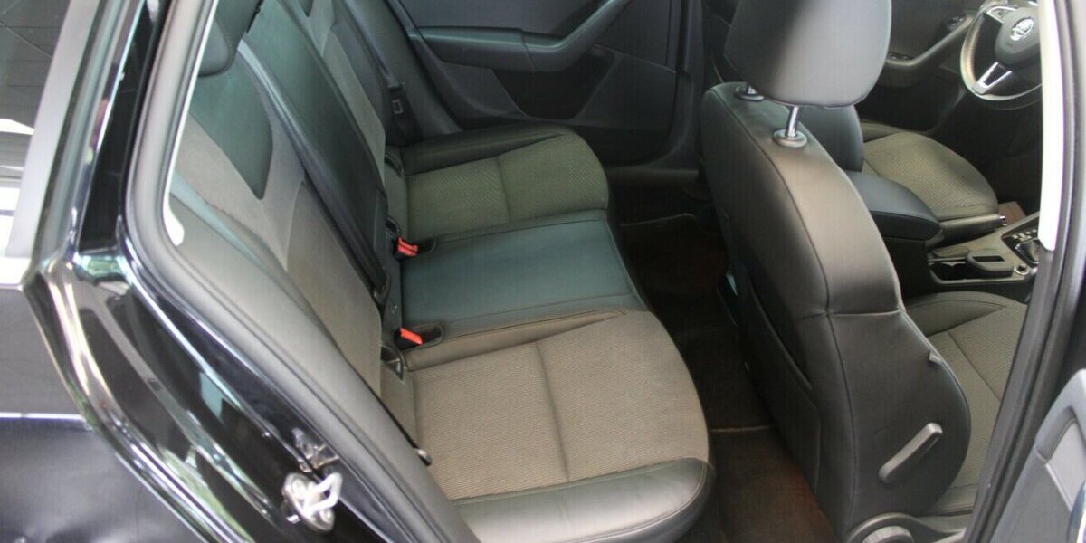 Skoda Octavia Combi 2.0 TSI DSG Style 116.742 km 17.480 &euro; Euskirchen 53881