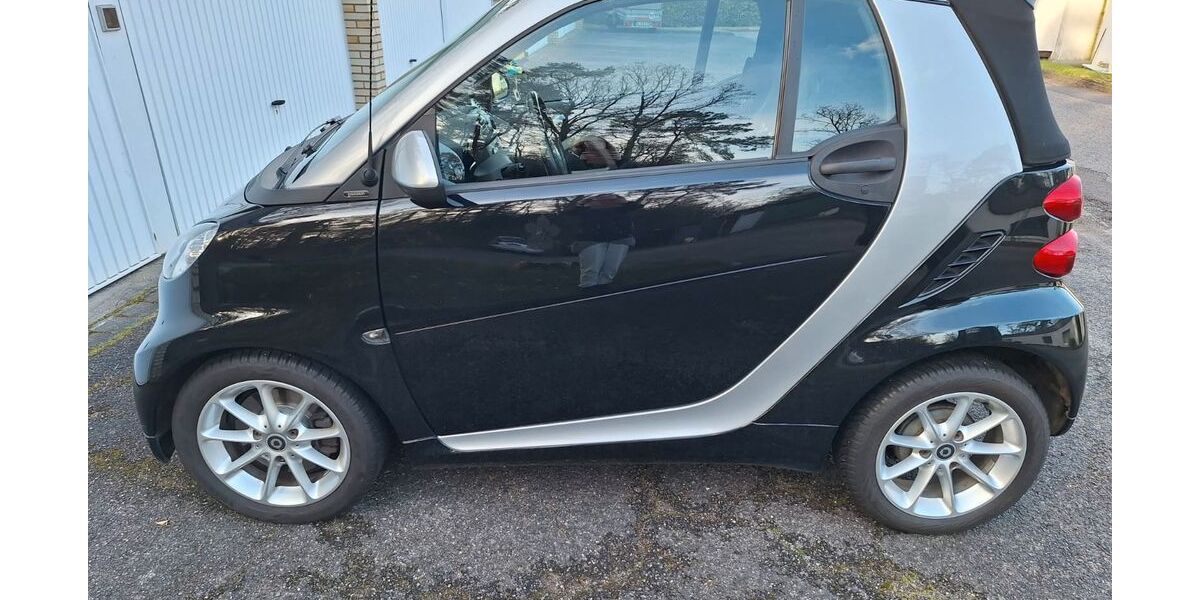 Smart ForTwo 124.851 km 4.222 &euro; Bergisch Gladbach 51429