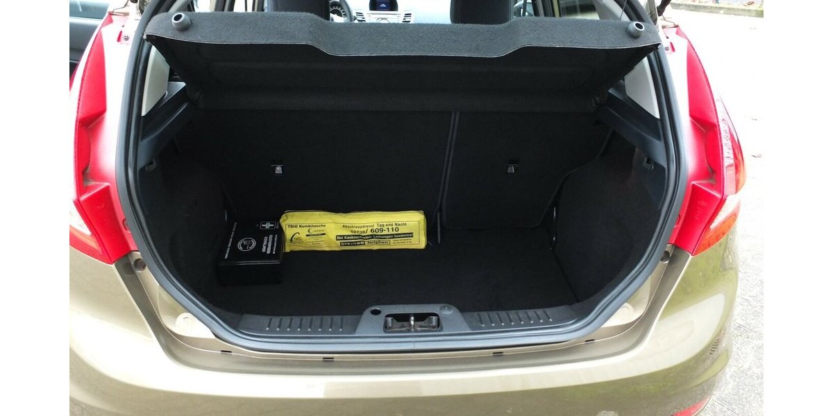 Ford Fiesta TITANIUM KLIMAAUTOMATIK RÜCKFAHRKAMERA 115.395 km 5.908 &euro; Köln 50858