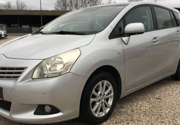 Toyota Verso 182.000 km 6.499 &euro; Bonn 53227