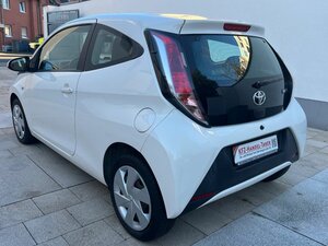 Toyota Aygo (X) 1,0-l-VVT-i x 74.900 km 6.900 &euro; Troisdorf 53844
