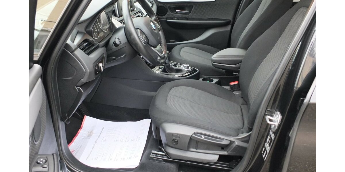 BMW 218 Active Tourer ADVANTAGE NAVI PARKASISSTENT SHZ 124.575 km 10.900 &euro; Köln 50858