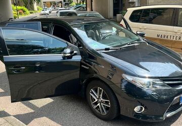 Toyota Auris 124.000 km 12.299 &euro; Köln 50769