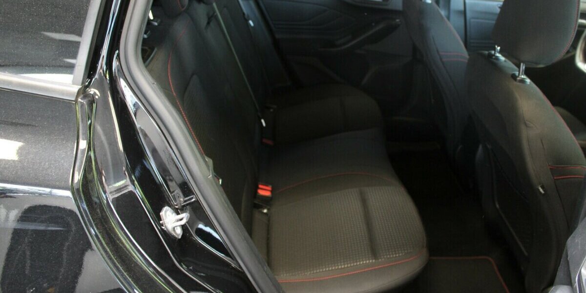 Ford Focus Turnier 1.5 EcoBlue St-Line X 155.940 km 12.980 &euro; Euskirchen 53881