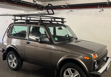 Lada Niva 64.000 km 13.500 &euro; Köln 50677