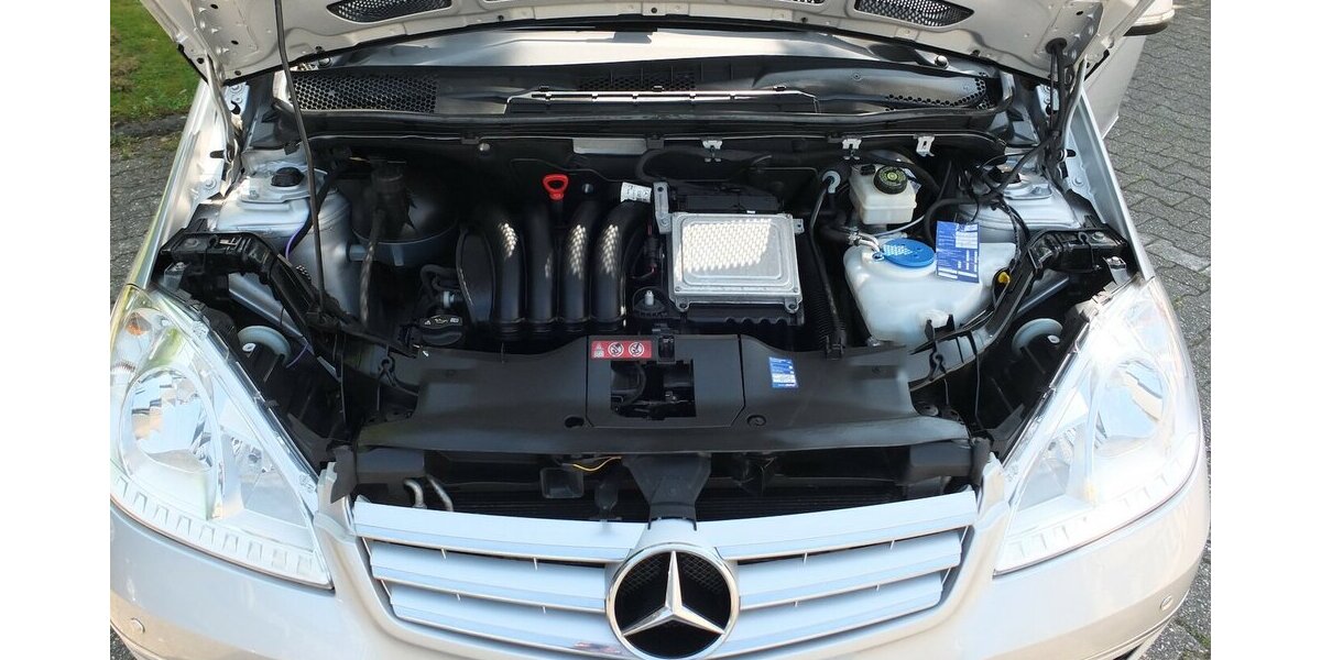 Mercedes-Benz A 150 AUTOTRONIC NAVI TEMPOMAT KLIMAANLAGE 98.516 km 7.804 &euro; Köln 50858