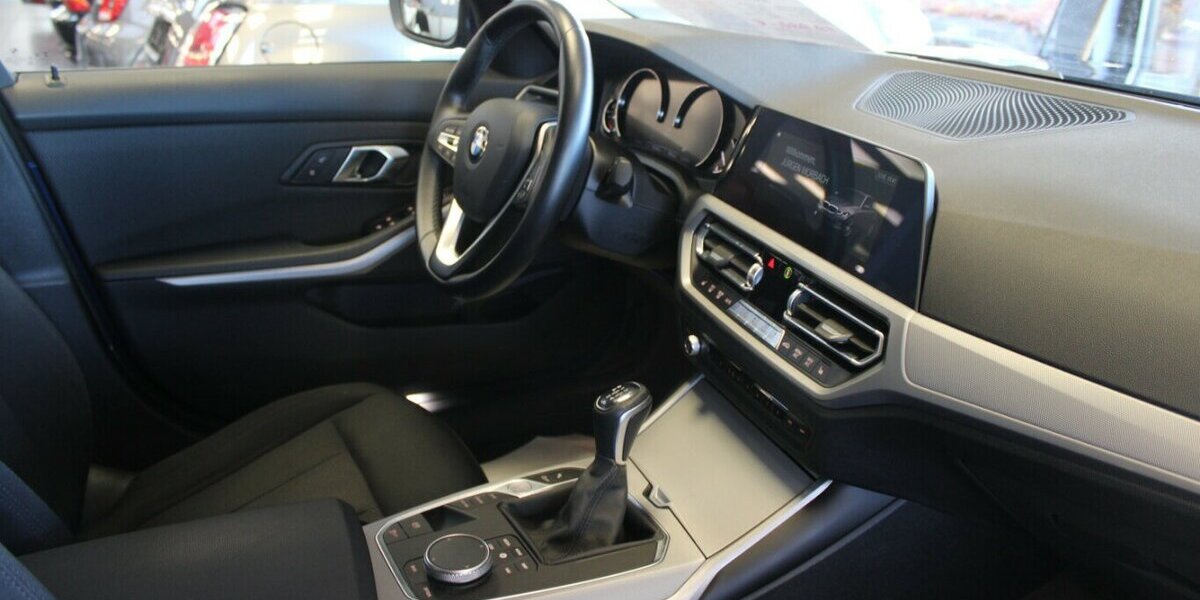 BMW 318 318d Advantage 1.HAND LED - Navi - Shz. 102.245 km 19.980 &euro; Euskirchen 53881