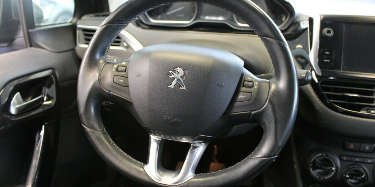 Peugeot 208 Blue-HDi 120 Allure 135.620 km 7.980 &euro; Euskirchen 53881