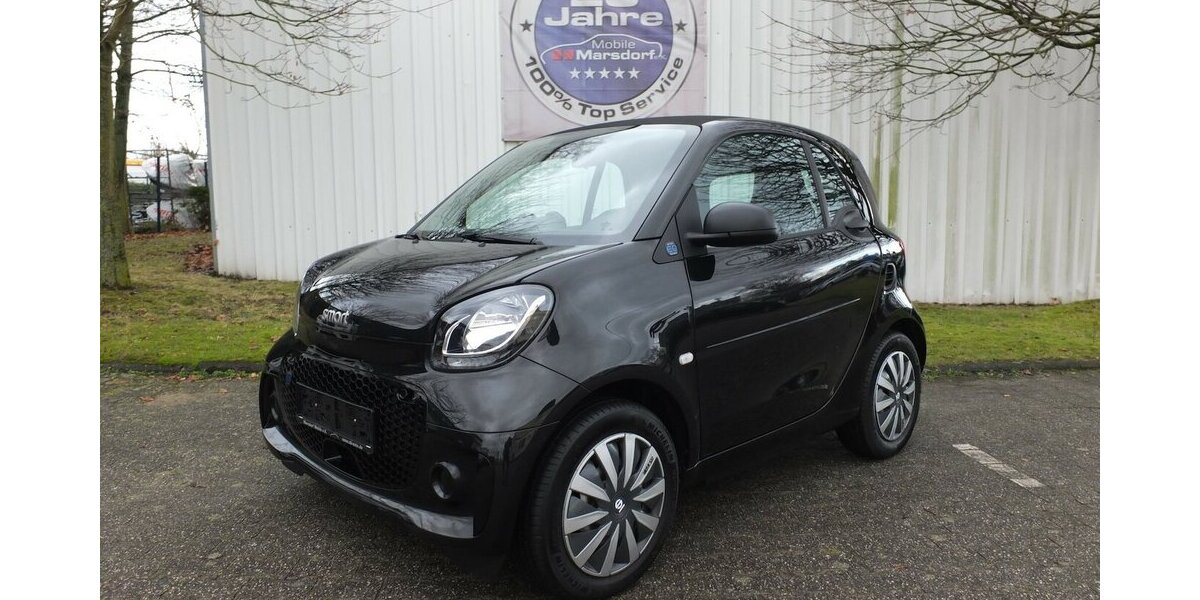 Smart ForTwo electric drive EQ AUTOMATIK KLIMAAUTOMATIK 5.183 km 10.700 &euro; Köln 50858