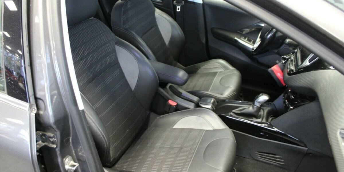 Peugeot 2008 PureTech 110 Allure 103.900 km 9.980 &euro; Euskirchen 53881