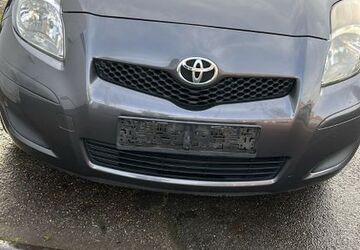 Toyota Yaris 165.000 km 2.950 &euro; Köln 50969