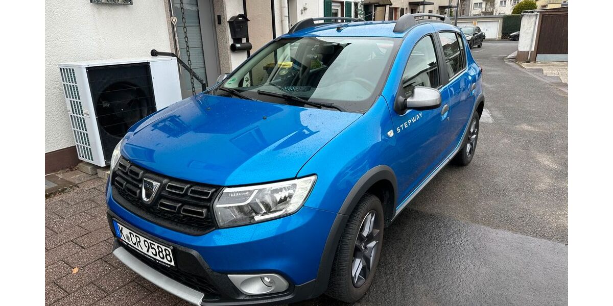 Dacia Sandero 54.000 km 8.900 &euro; Köln 51107