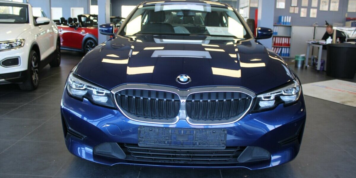 BMW 318 318d Advantage 1.HAND LED - Navi - Shz. 102.245 km 19.980 &euro; Euskirchen 53881