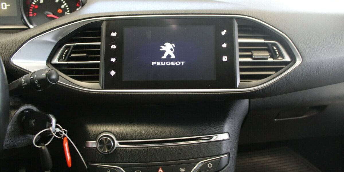 Peugeot 308 1.2 PureTech 110 Active - AHK - 71.312 km 9.980 &euro; Euskirchen 53881