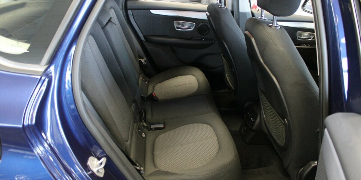 BMW 220 Active Tourer Aut. Advantage - Navi - PDC - AH 49.770 km 17.980 &euro; Euskirchen 53881