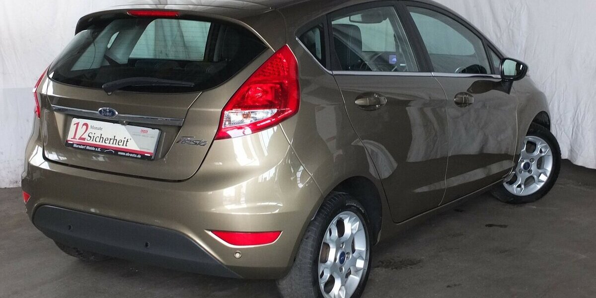 Ford Fiesta TITANIUM KLIMAAUTOMATIK RÜCKFAHRKAMERA 115.395 km 5.908 &euro; Köln 50858