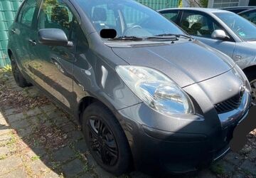 Toyota Yaris 190.000 km 2.500 &euro; Bonn 53227