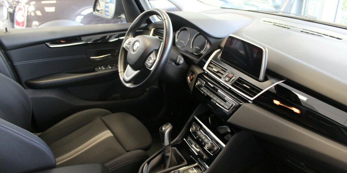 BMW 218 Gran Tourer Advantage - Navi - Kamera - 98.770 km 15.980 &euro; Euskirchen 53881