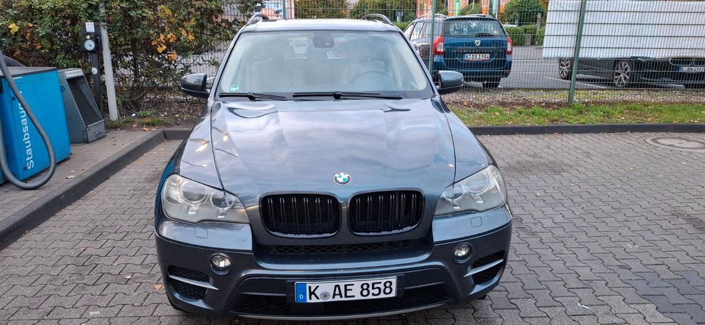 BMW X5 286.000 km 8.700 &euro; Köln 51065