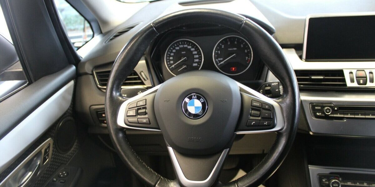 BMW 220 Active Tourer Aut. Advantage - Navi - PDC - AH 49.770 km 17.980 &euro; Euskirchen 53881