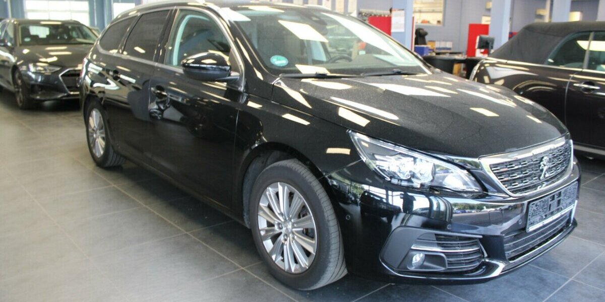 Peugeot 308 SW PureTech 130 GPF Allure 33.490 km 14.980 &euro; Euskirchen 53881