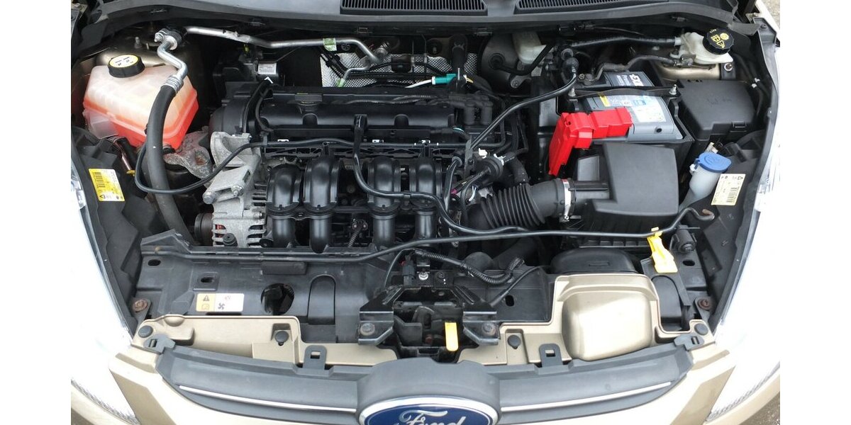 Ford Fiesta TITANIUM KLIMAAUTOMATIK RÜCKFAHRKAMERA 115.395 km 5.908 &euro; Köln 50858