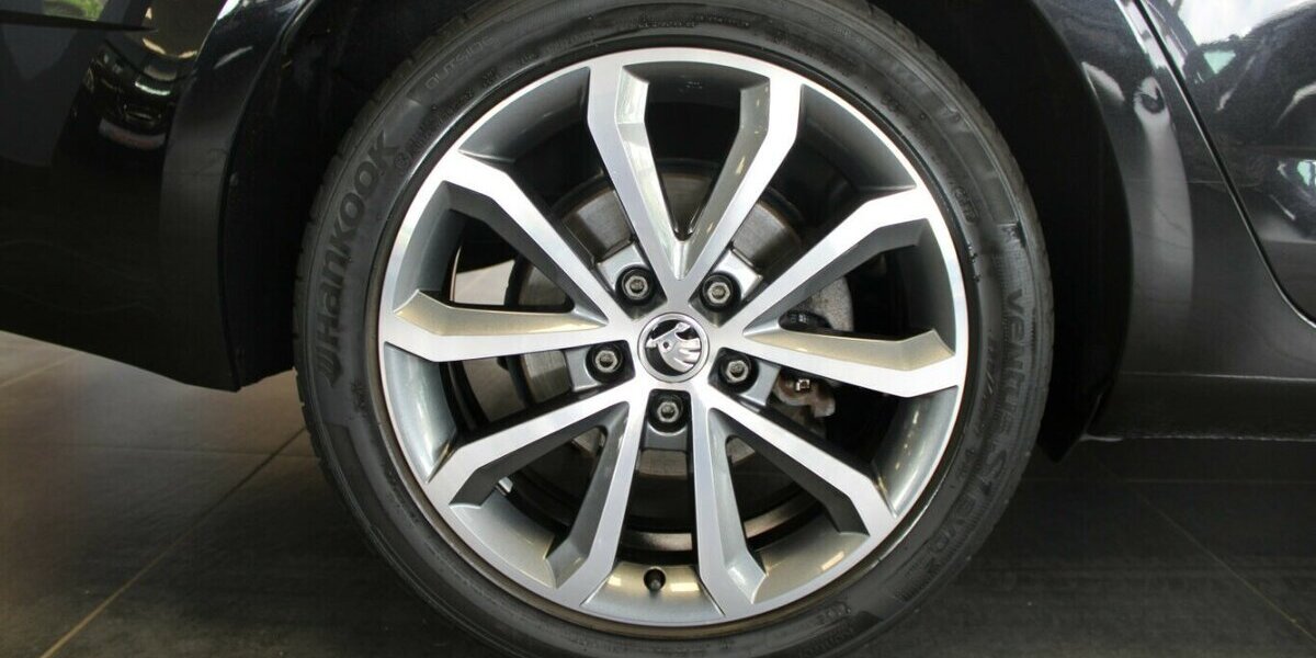 Skoda Octavia Combi 2.0 TSI DSG Style 116.742 km 17.480 &euro; Euskirchen 53881