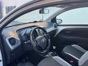 Toyota Aygo (X) 1,0-l-VVT-i x 74.900 km 6.900 &euro; Troisdorf 53844
