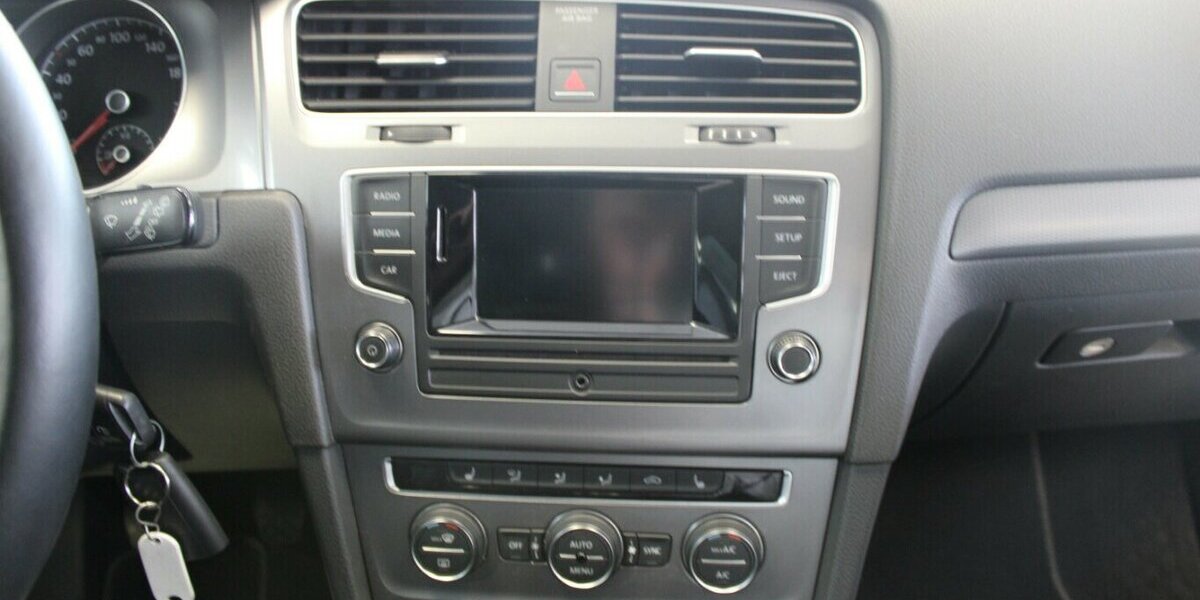 VW Golf 1.2 TSI BlueMotion Lounge 95.780 km 10.780 &euro; Euskirchen 53881