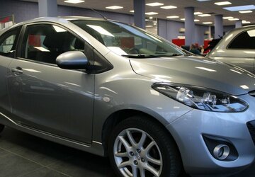 Mazda 2 1.5 MZR Sports-Line 132.930 km 5.980 &euro; Euskirchen 53881