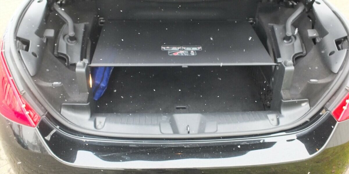 Peugeot 308 PREMIUM NAVI EL.VERDECK KLIMAAUTOM PDC 134.211 km 6.450 &euro; Köln 50858