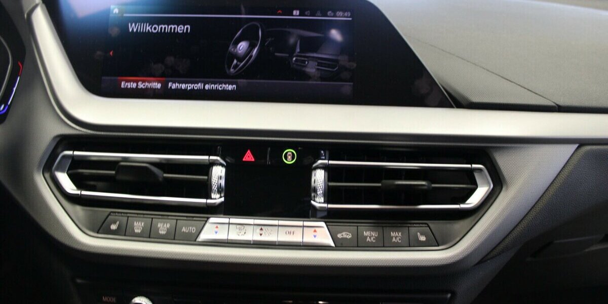 BMW 118 118i Aut. Leder - Panorama - LED - Navi - 45.890 km 20.980 &euro; Euskirchen 53881