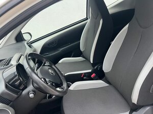 Toyota Aygo (X) 1,0-l-VVT-i x-play touch 94.000 km 6.690 &euro; Troisdorf 53844