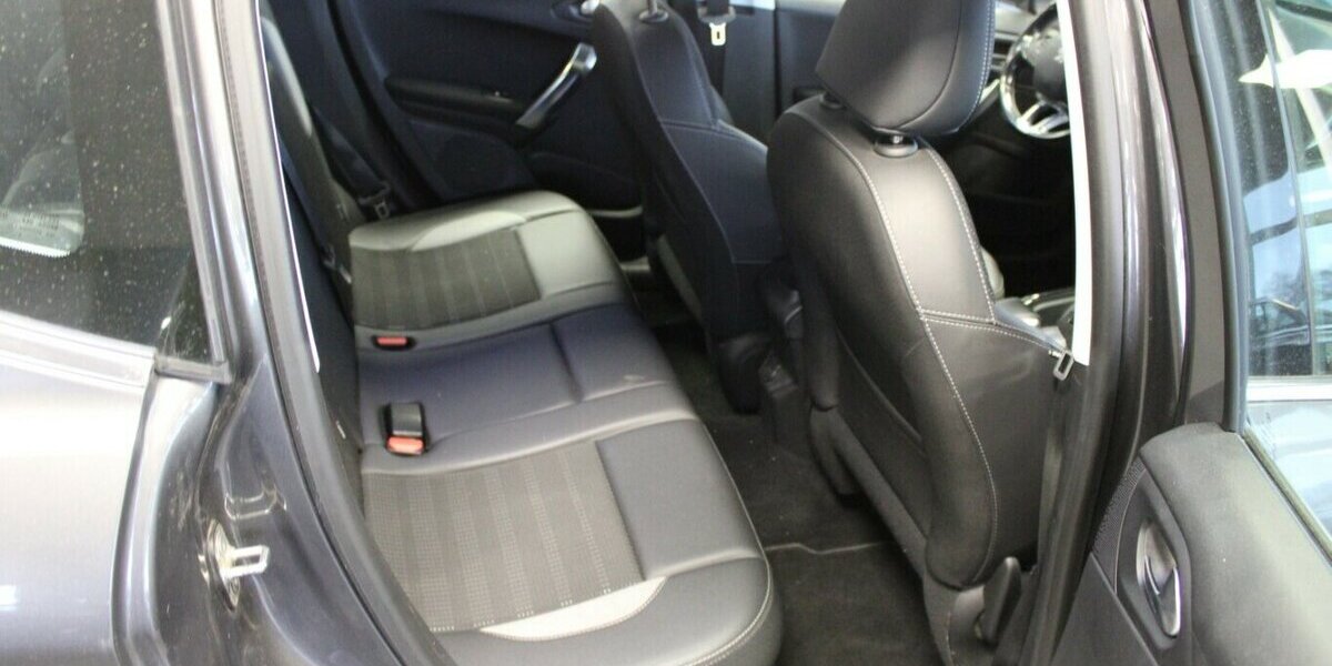 Peugeot 2008 PureTech 110 Allure 103.900 km 9.980 &euro; Euskirchen 53881